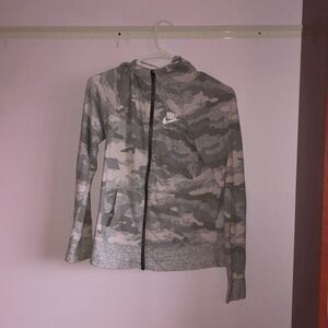 𝅺nike kids camo zip up sweatshirt￼